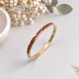 Bracelet jonc émaillé bordeaux en acier inoxydable doré motif géométrique