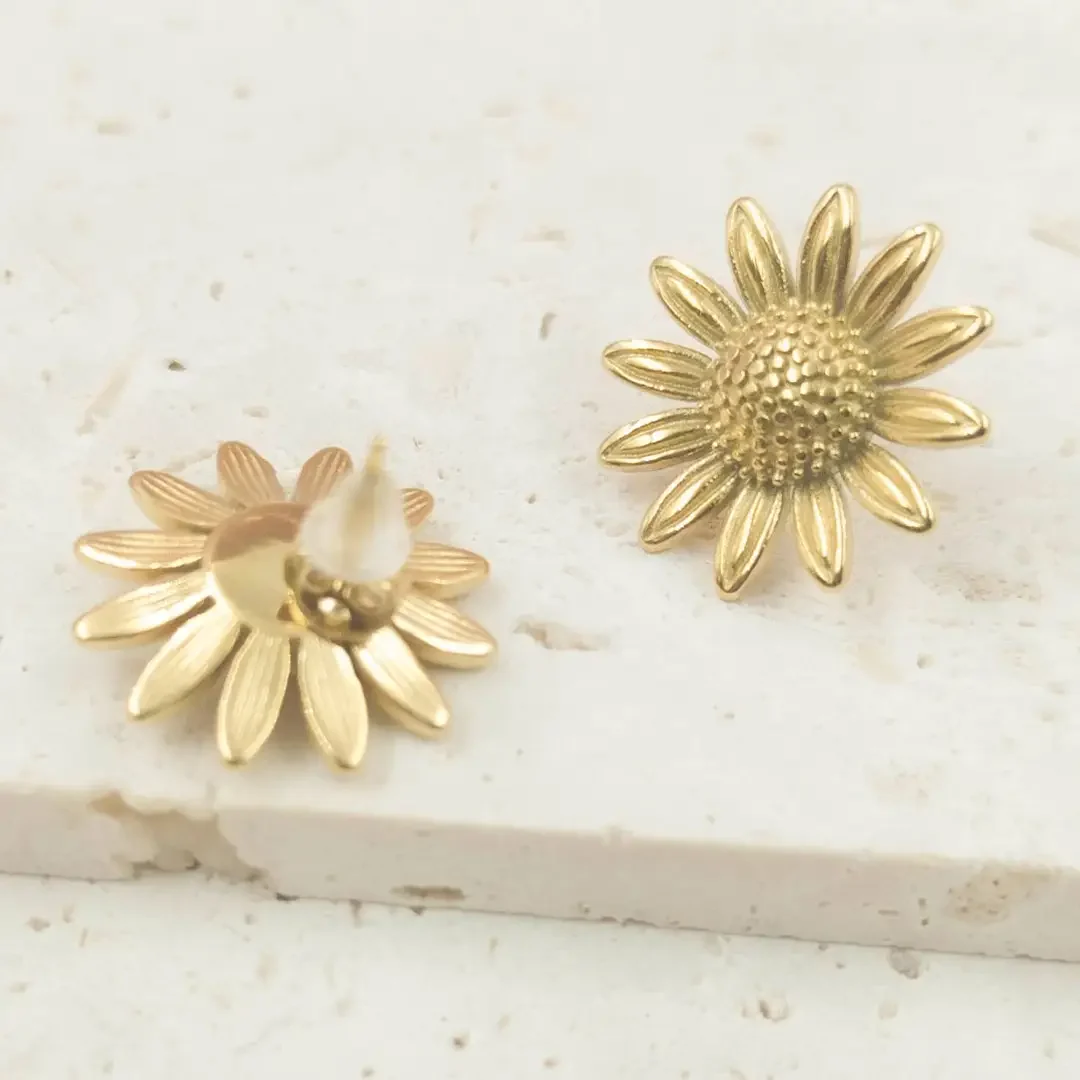 Boucles d'oreilles puce en forme de marguerite dorée en acier inoxydable