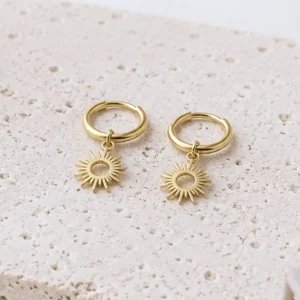 boucles-oreilles-mini-creoles-soleil-dorees-acier-inoxydable