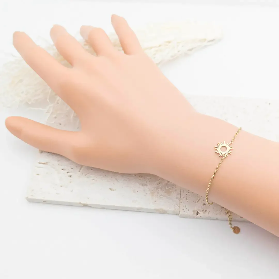 Bracelet en acier inoxydable pendentif soleil aux rayons du soleil