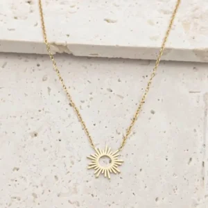 Collier doré femme en acier inoxydable avec pendentif soleil ajouré