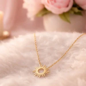 Collier acier inoxydable femme doré avec pendentif soleil rayons minimaliste
