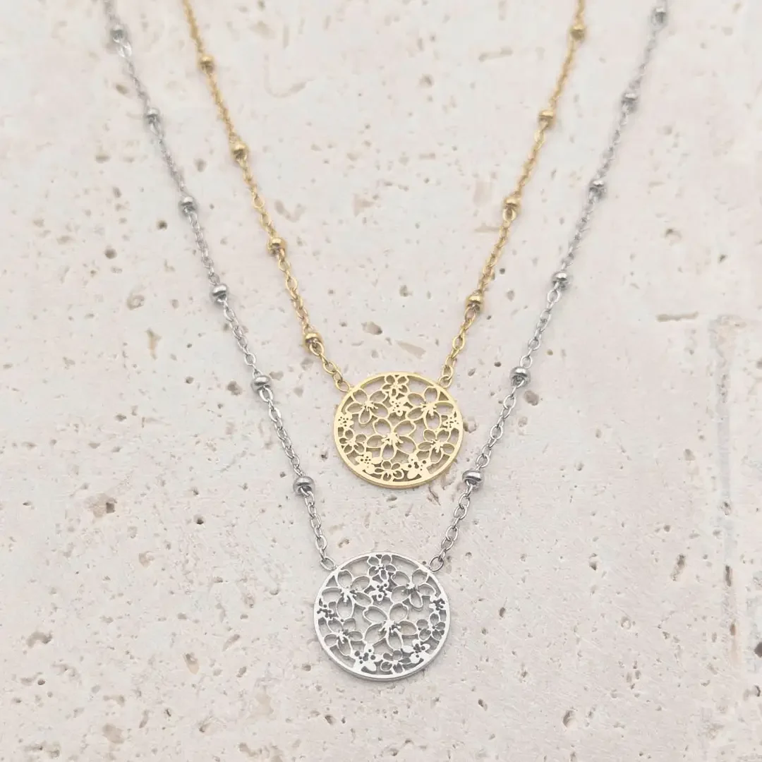 Collier en acier inoxydable pendentif ajouré fleurs