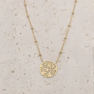 Collier en acier doré avec pendentif ajouré fleur