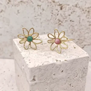Bague pour femme en forme de fleur, ajustable, en acier doré avec pierre verte centrale – bijou élégant et féminin
