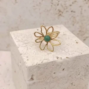 Bague pour femme en forme de fleur, ajustable, en acier doré avec pierre verte centrale – bijou élégant et féminin