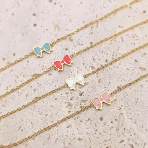 Bracelet enfant en acier doré avec noeud colorée ajustable pour petite fille 4 à 9 ans