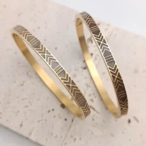Bracelets jonc en acier doré avec motifs géométriques en émail beige et marron pour femme