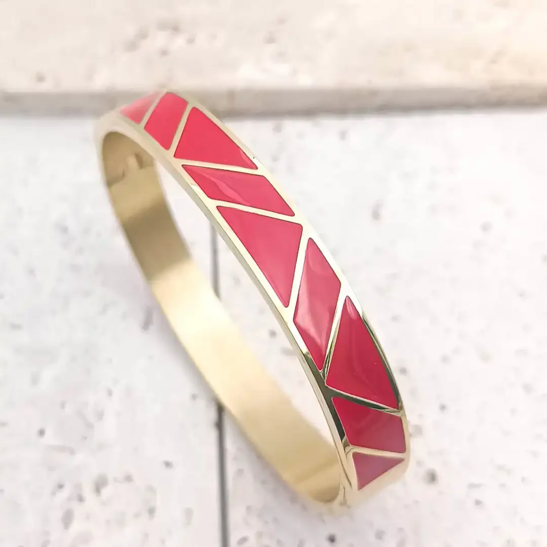 Bracelet jonc doré en acier inoxydable avec motifs géométriques émaillés
