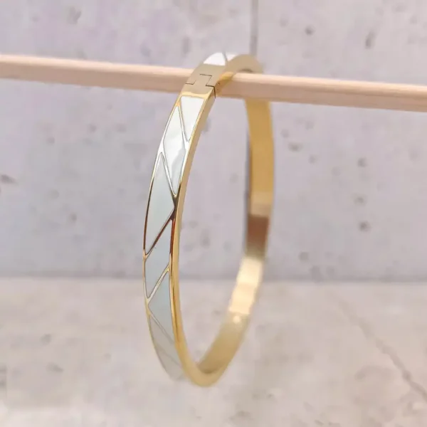 bracelet jonc en acier émaillé coloré créme pour femme