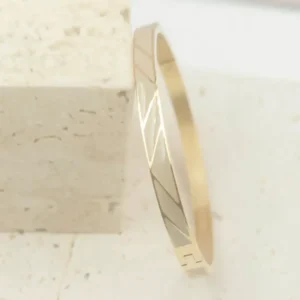 Bracelet jonc fermé en acier émail coloré beige clair