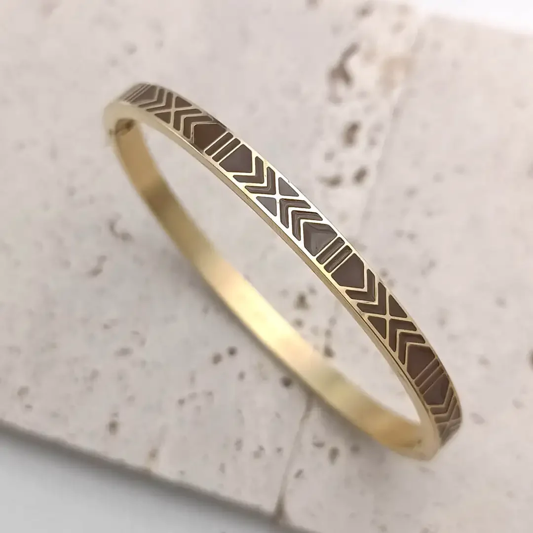Bracelets jonc en acier doré avec motifs géométriques en émail marron pour femme