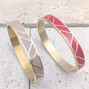 Bracelet jonc doré en acier inoxydable avec motifs géométriques émaillés