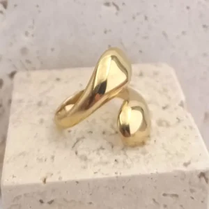 Bague en acier inoxydable dorée au design moderne en forme de gouttes