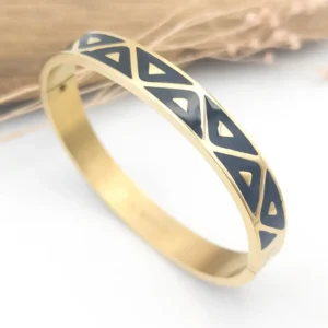 Bracelet jonc rigide en acier inoxydable doré, avec incrustations en émail noir et design géométrique triangles