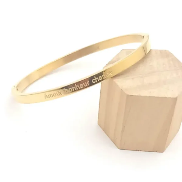 Bracelet jonc doré en acier inoxydable gravé « Vivre d'amour bonheur et chance», bijou élégant et tendance pour femme, idée cadeau romantique et personnalisée.