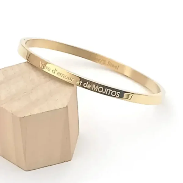 Bracelet jonc doré en acier inoxydable gravé « Vivre d'amour et de MOJITOS», bijou élégant et tendance pour femme, idée cadeau romantique et personnalisée.