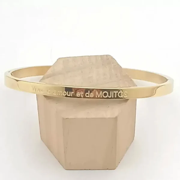 Bracelet jonc doré en acier inoxydable gravé « Vivre d'amour et de MOJITOS5235», bijou élégant et tendance pour femme, idée cadeau romantique et personnalisée.