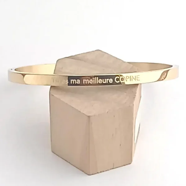 Bracelet jonc doré en acier inoxydable gravé « Tu es ma mailleure COPINE», bijou élégant et tendance pour femme, idée cadeau romantique et personnalisée.