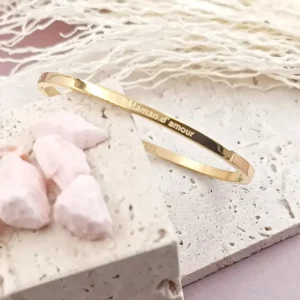 Bracelet jonc en acier doré avec gravure Maman d’amour, bijou élégant à offrir pour la fête des mères ou en cadeau