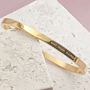 Bracelet jonc doré en acier inoxydable gravé « Je suis sur mon nuage », bijou élégant et tendance pour femme, idée cadeau romantique et personnalisée.