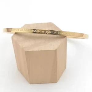 Bracelet jonc doré en acier inoxydable gravé « Personne ne sera meilleur que toi à mes yeux », bijou élégant et tendance pour femme, idée cadeau romantique et personnalisée.