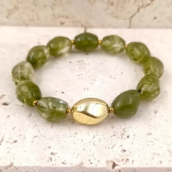 Bracelets en perles en résine ovales vertes avec une perle centrale dorée et acier