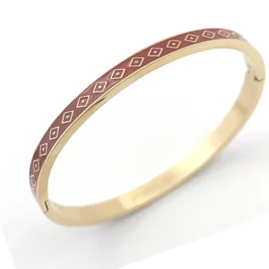 Bracelet jonc en acier doré avec motifs losanges, émail coloré marron rouge