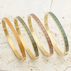 Bracelets jonc en acier doré avec motifs losanges, émail coloré vert, marron, rouge et ocre