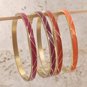 Bracelets joncs en acier forme triange couleurs rouge, orange,bordeux, fushia au choix