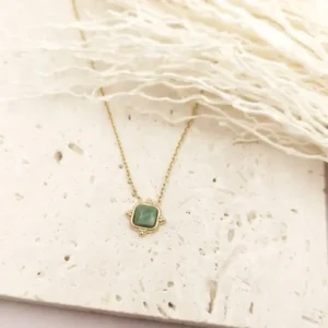 Colliers fins femme en acier doré avec pendentif carré pierre naturelle verte