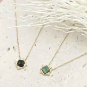Colliers fins femme en acier doré avec pendentif carré pierre naturelle noire et verte