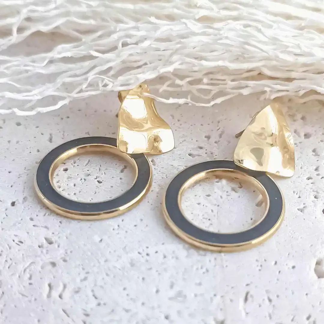 Boucles d’oreilles en acier inoxydable doré et noir, au design géométrique moderne et élégant pour femme