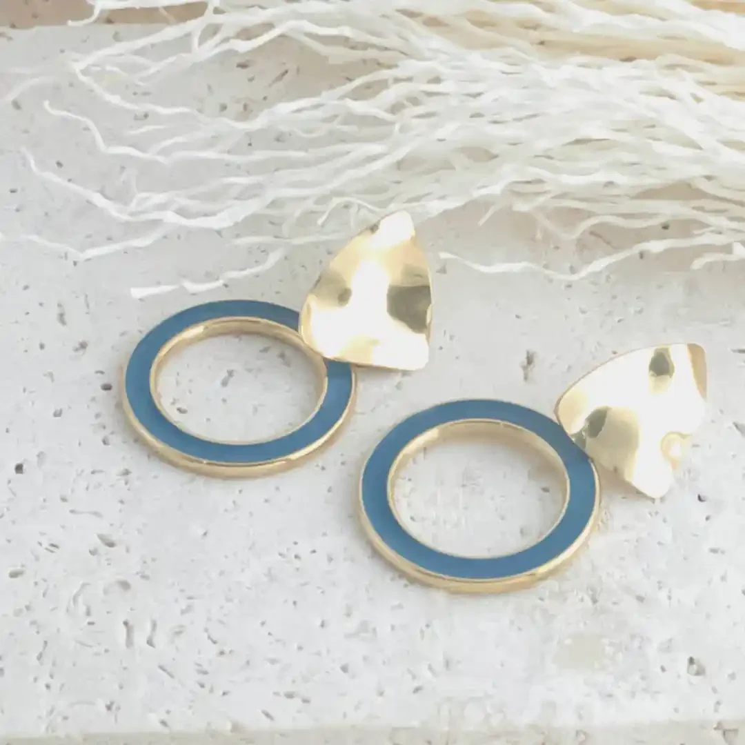 Boucles d’oreilles en acier inoxydable doré et émail vert canard, au design géométrique moderne et élégant pour femme