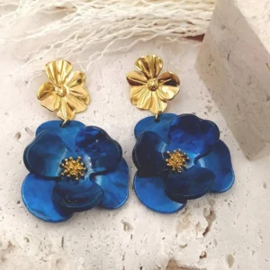 Boucles d’oreilles en acier femme fleur bleue en résine avec étamines dorées, bijoux élégants et tendance