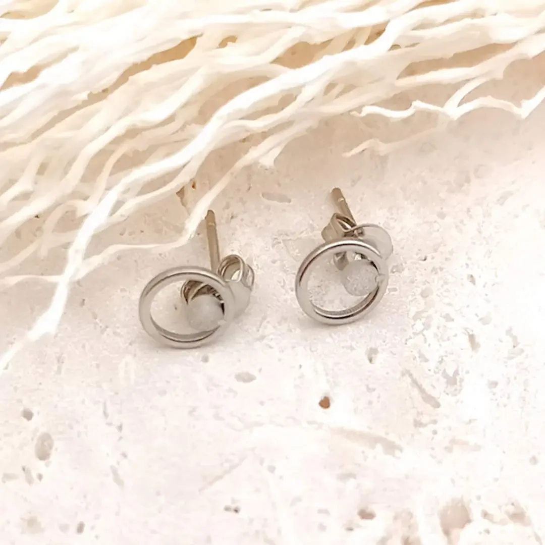 Boucles d’oreilles en acier argenté en forme de cercle minimaliste
