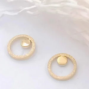 Boucles d’oreilles en acier doré avec cercle et pastille élégante