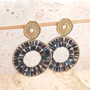 Boucles d’oreilles pendantes en acier doré – Elles donnent un éclat chic aux nuances de noir, marron et bleu