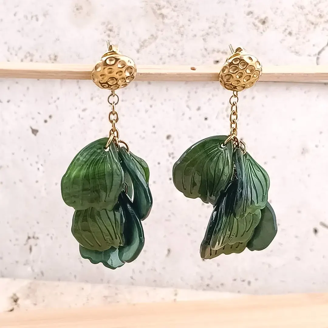 Boucles d’oreilles pendantes en résine verte et acier doré, pampilles en forme de feuilles