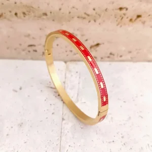 bracelet jonc en acier doré et émaillé de couleur rouge vif