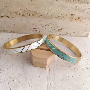Bracelet jonc doré en acier inoxydable doré avec motifs géométriques émaillés couleur blanche ou cyan