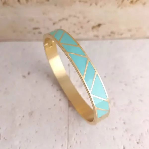 Bracelet jonc doré en acier inoxydable avec motifs géométriques émaillés couleur cyan bleu opale