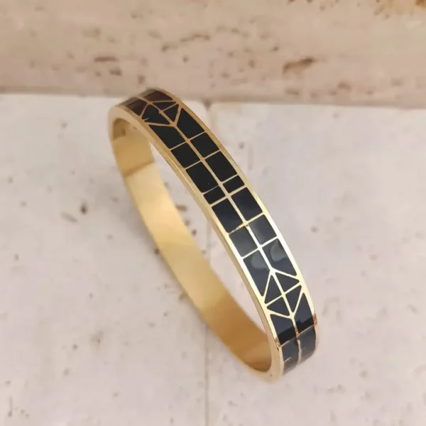 Bracelet jonc en acier doré avec émail noir et motifs triangles géométriques pour femme