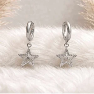 Boucles d’oreilles en acier inoxydable avec pendentifs étoile pailletée.