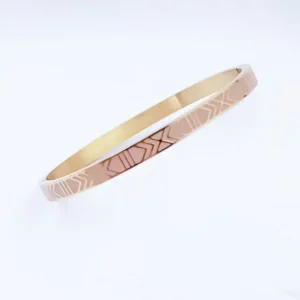 Bracelet jonc fermé en acier doré et émaillé de couleur rose bonbon