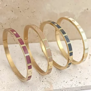 bracelets joncs dorés en émail coloré pour femme, style chic et raffiné