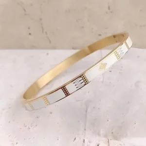 bracelet doré en émail coloré pour femme, style chic et raffiné