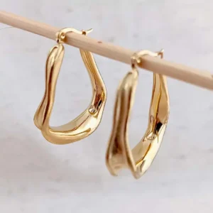 Boucles d’oreilles créoles en acier inoxydable doré brossé au design irrégulier, style moderne et très tendance