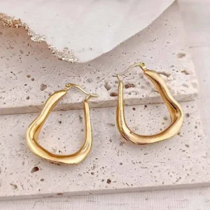 Boucles d’oreilles créoles en acier inoxydable doré brossé au design irrégulier, style moderne et très tendance