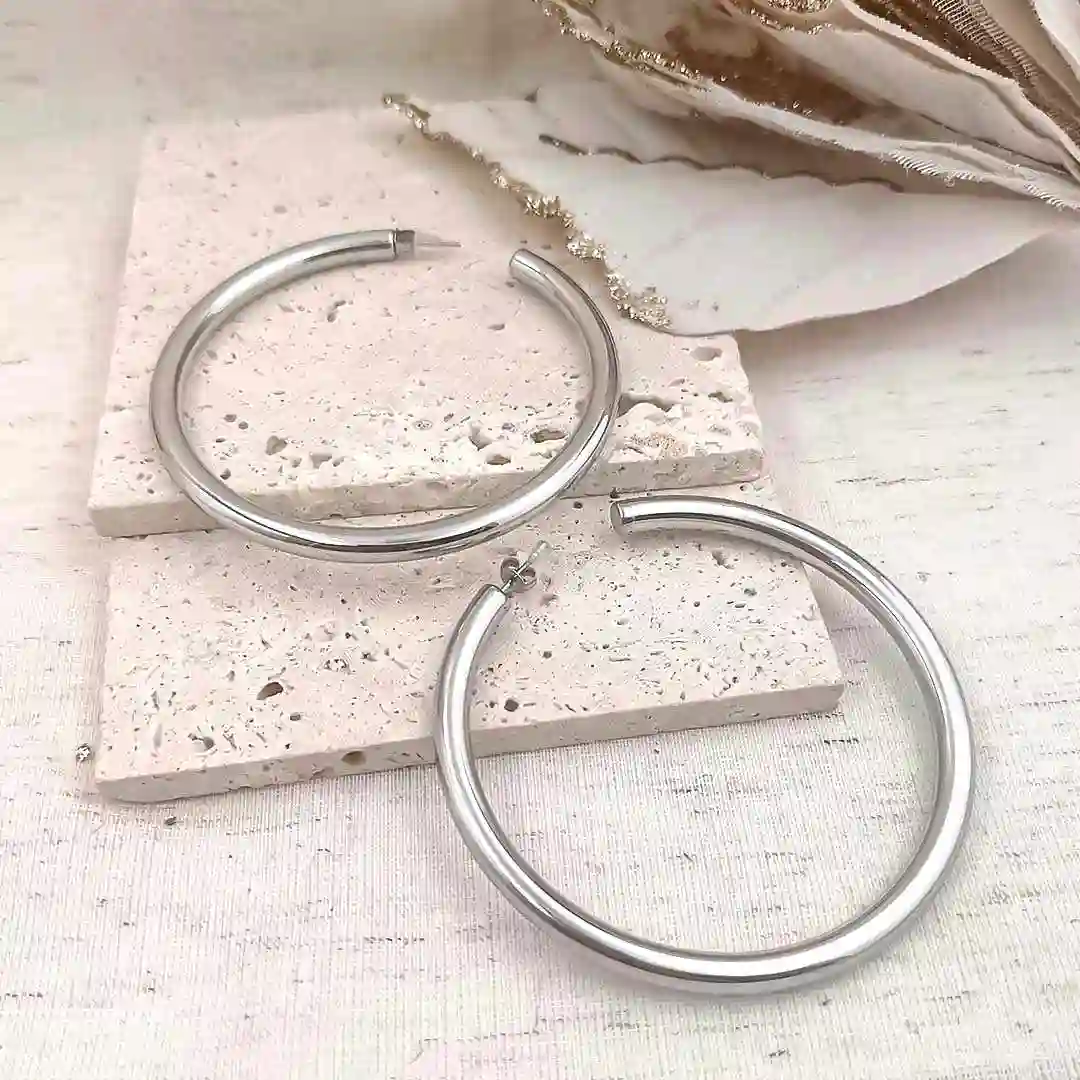 Boucles d’oreilles créoles en acier inoxydable lisse et brillant, style minimaliste